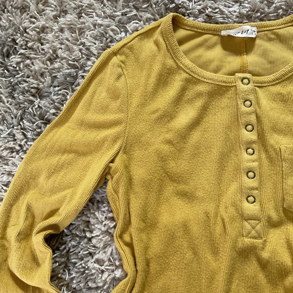 New In Women Mustard Yellow Ribbed Henley Long Sleeve Top Sm Pocket Curved Hem - Picture 6 of 12